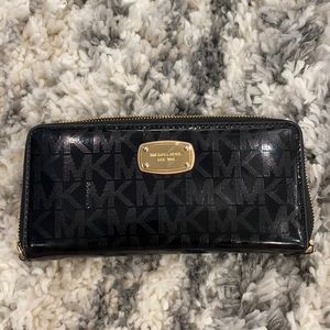 Michael Kors leather patterned wallet